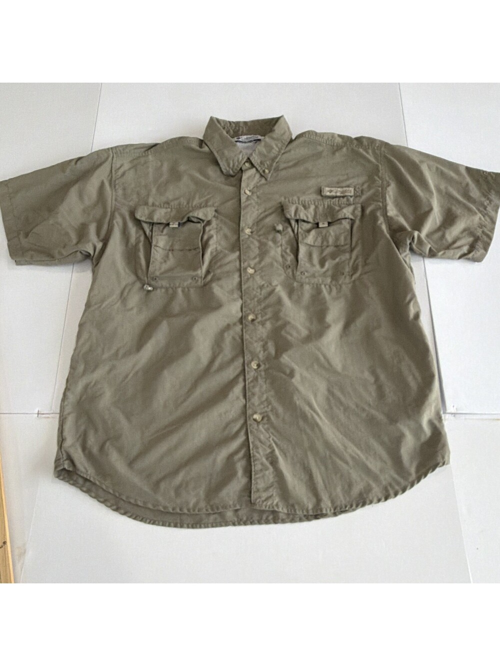 Men’s Columbia Shirt Size Medium Khaki Green Short Sleeve